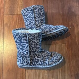 Bearpaw Leopard Print Kids’ Boot, size 2.